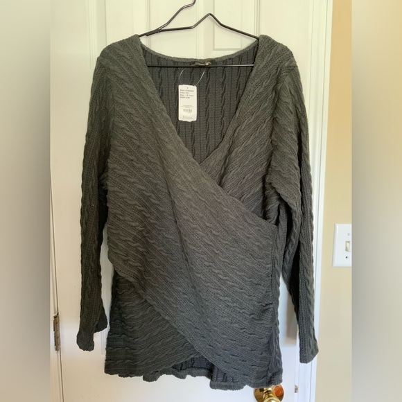 Suzanne Betro Sweaters - Cable-Stitched Sweater - Charcoal